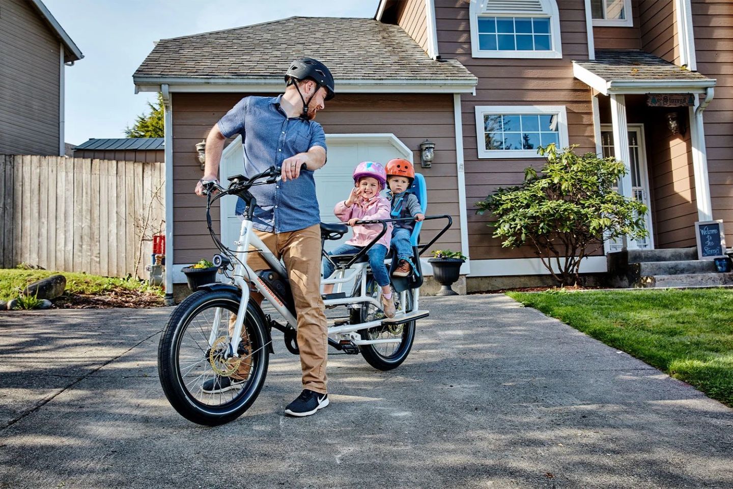 The rear cargo rack can haul up to 120 lb, which could be groceries, packages or the kids