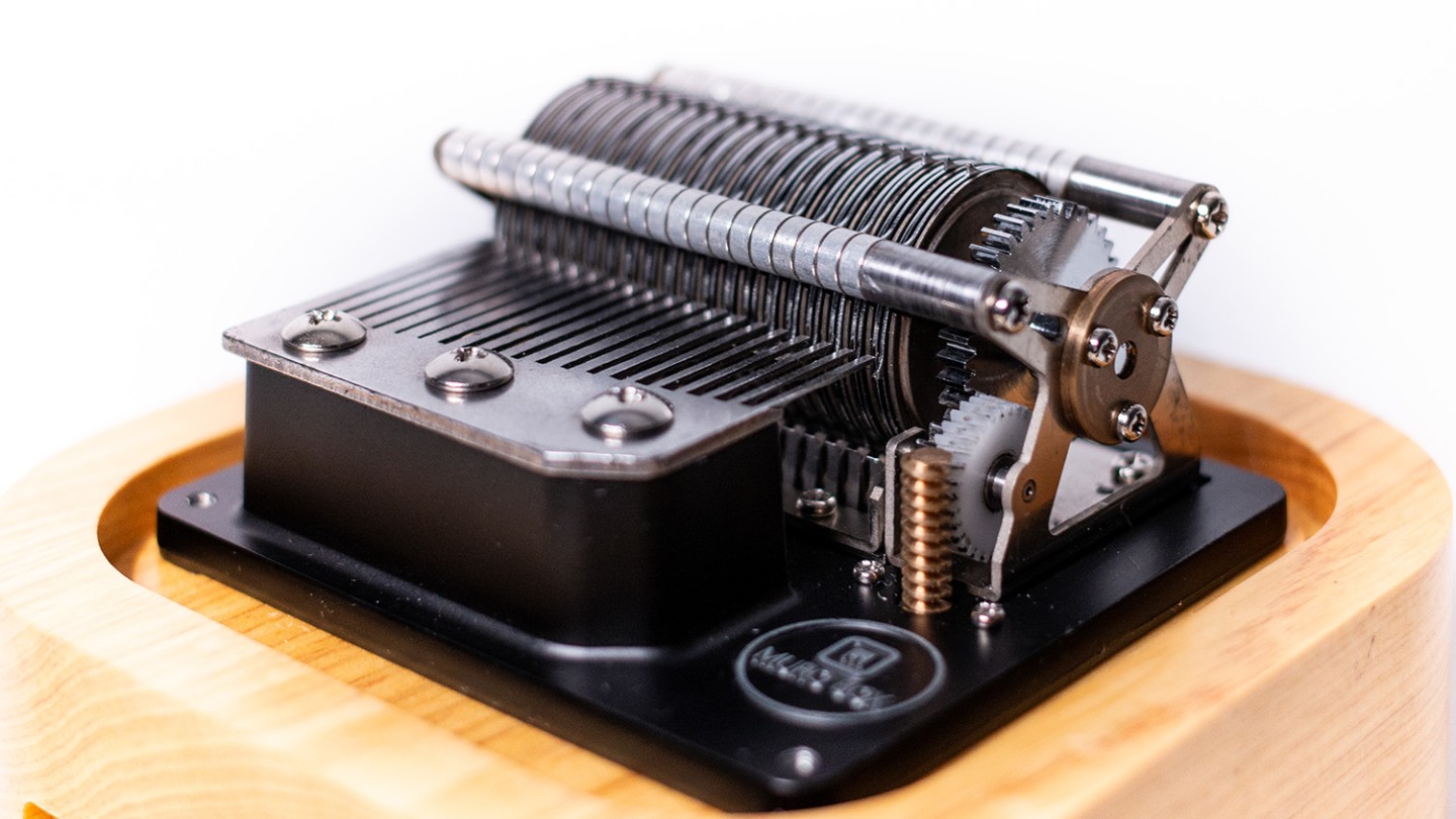 The comb has 20 teeth, which gives the music box 2.5 octaves to play with
