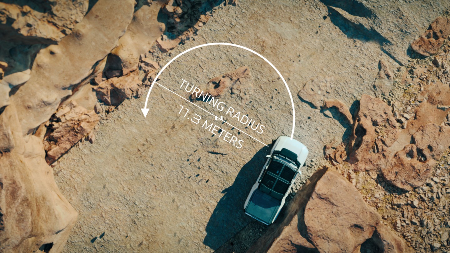 The four-wheel steering system shortens up the turning radius, which can be of particular value in narrow, obstacle-loaded off-road spaces