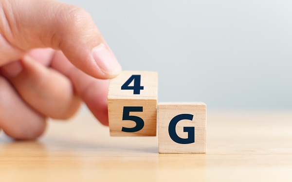 US 5G phone share climbs but still lags China