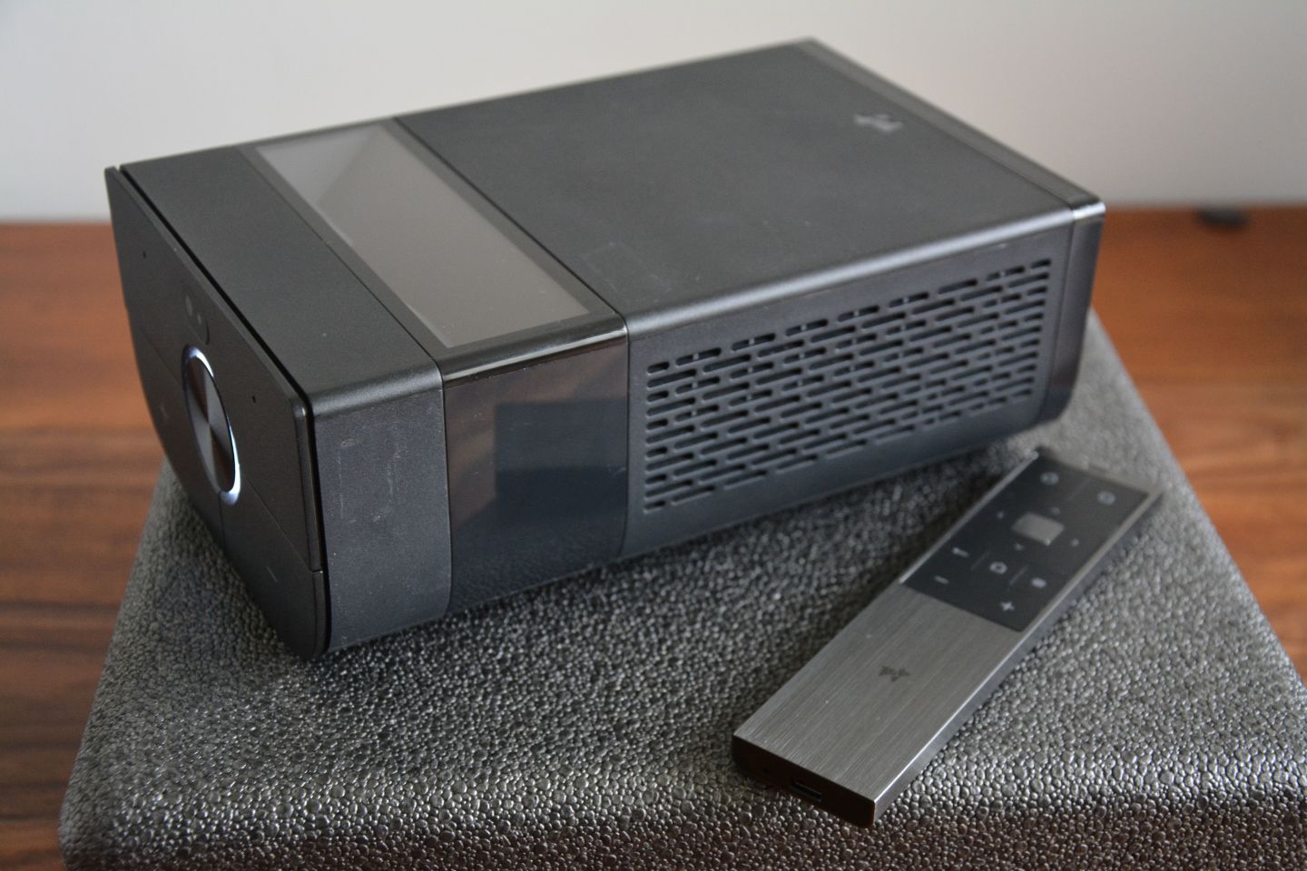 The Hachi Infinite M1 Pro interactive UST projector ships in a lightweight carry case, and comes with a basic Bluetooth remote