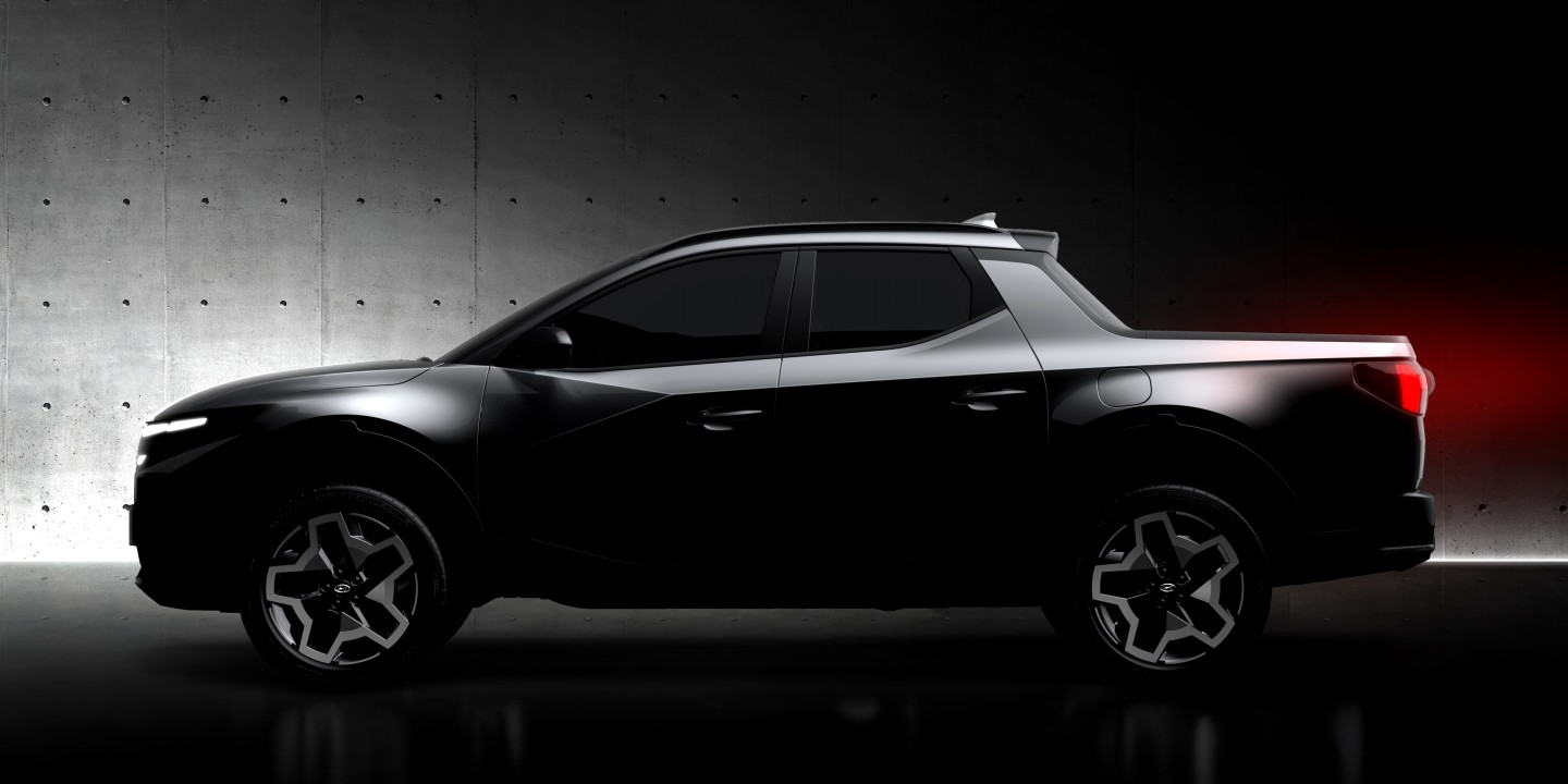 Elements of other Hyundai models can be seen in the Santa Cruz pickup's design