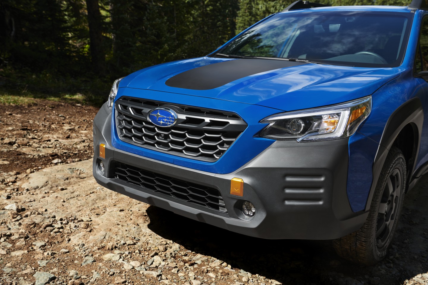The matte black hood strip on the Subaru Outback Wilderness helps reduce sun glare for the driver