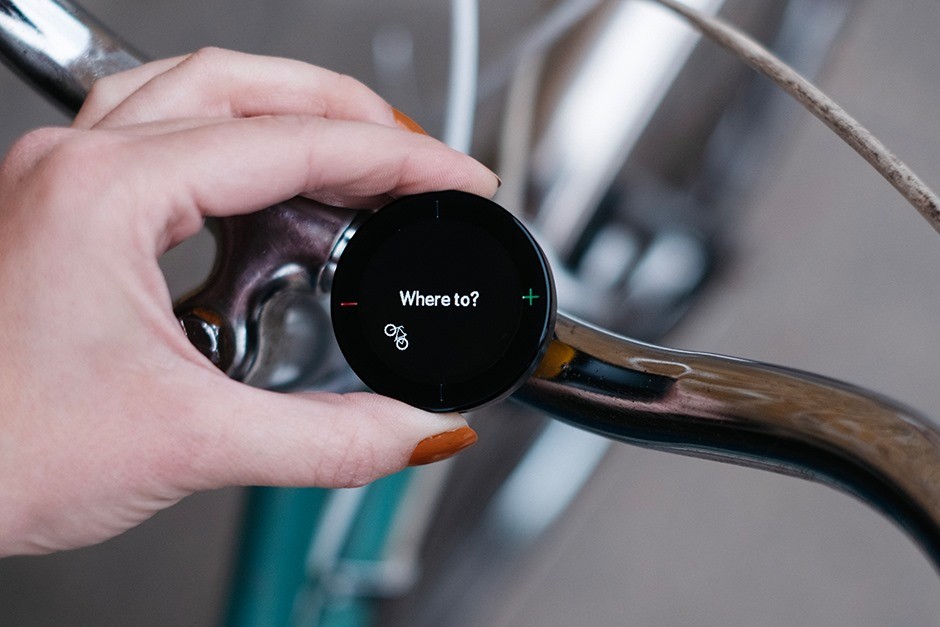 The Velo 2's 200 x 200 LCD screen is 63 percent larger than that of the Velo