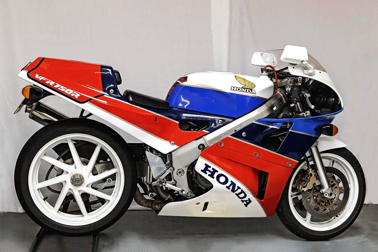 This 1989 Honda VFR750R Type RC30 is estimated to sell for between $36,920 to $39,760 (£26,000 to £28,000 ) at Bonhams’ Three-day Summer Motorcycle Sale on 2-4 July, 2021