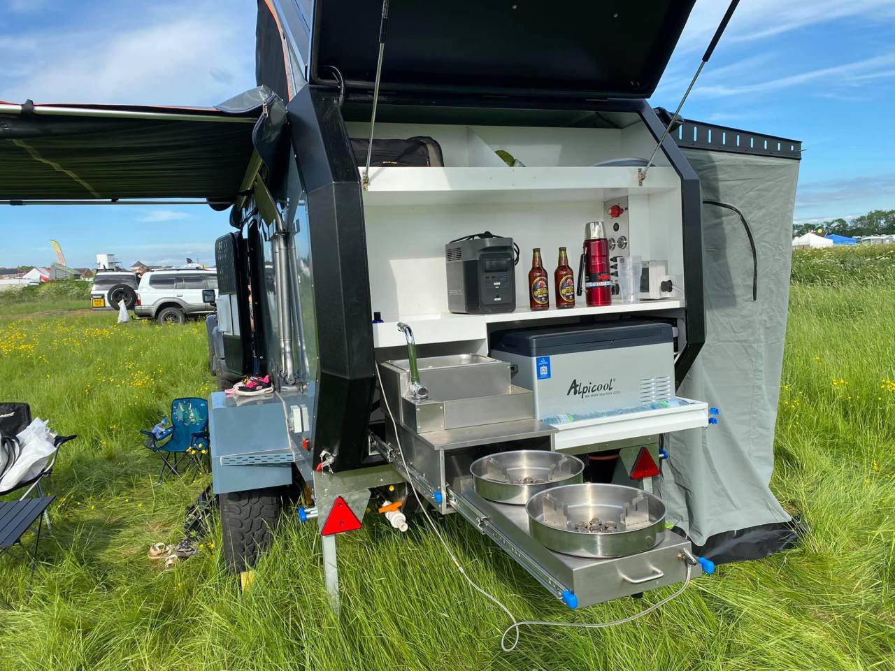 In place of the common transverse kitchen common in squaredrop trailers, Valkari adds a combination of full-width counter and slide-out equipment