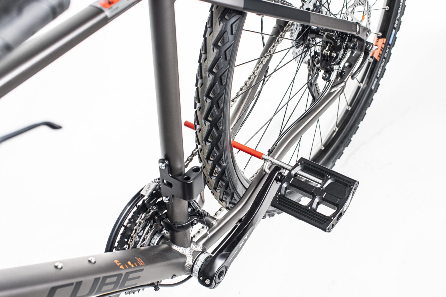 The ET-one with its less expensive straight shackle in use