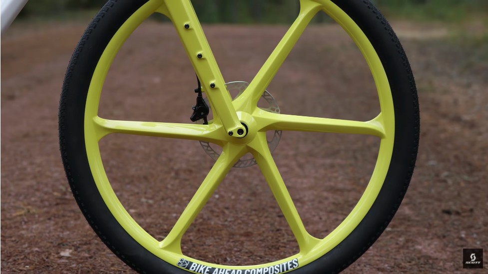 Each wheel reportedly weighs about 1,250 g (2.75 lb)