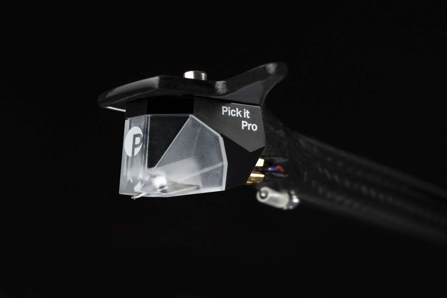 The Debut Pro boasts a brand-new MM phono cartridge developed with Ortofon