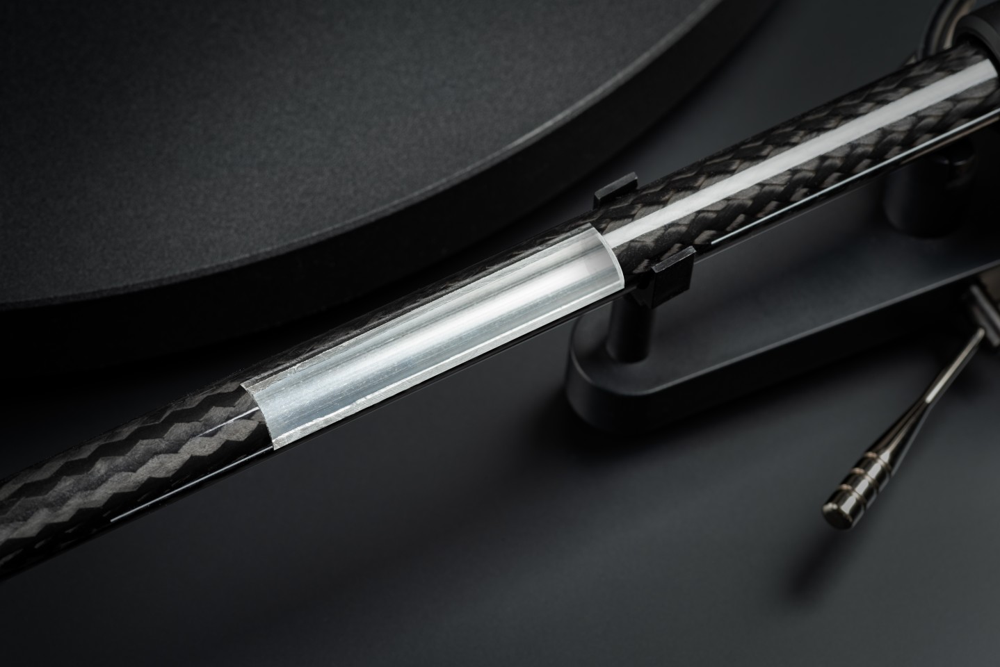 The Debut Pro comes equipped with Pro-Ject's aluminum/carbon tonearm