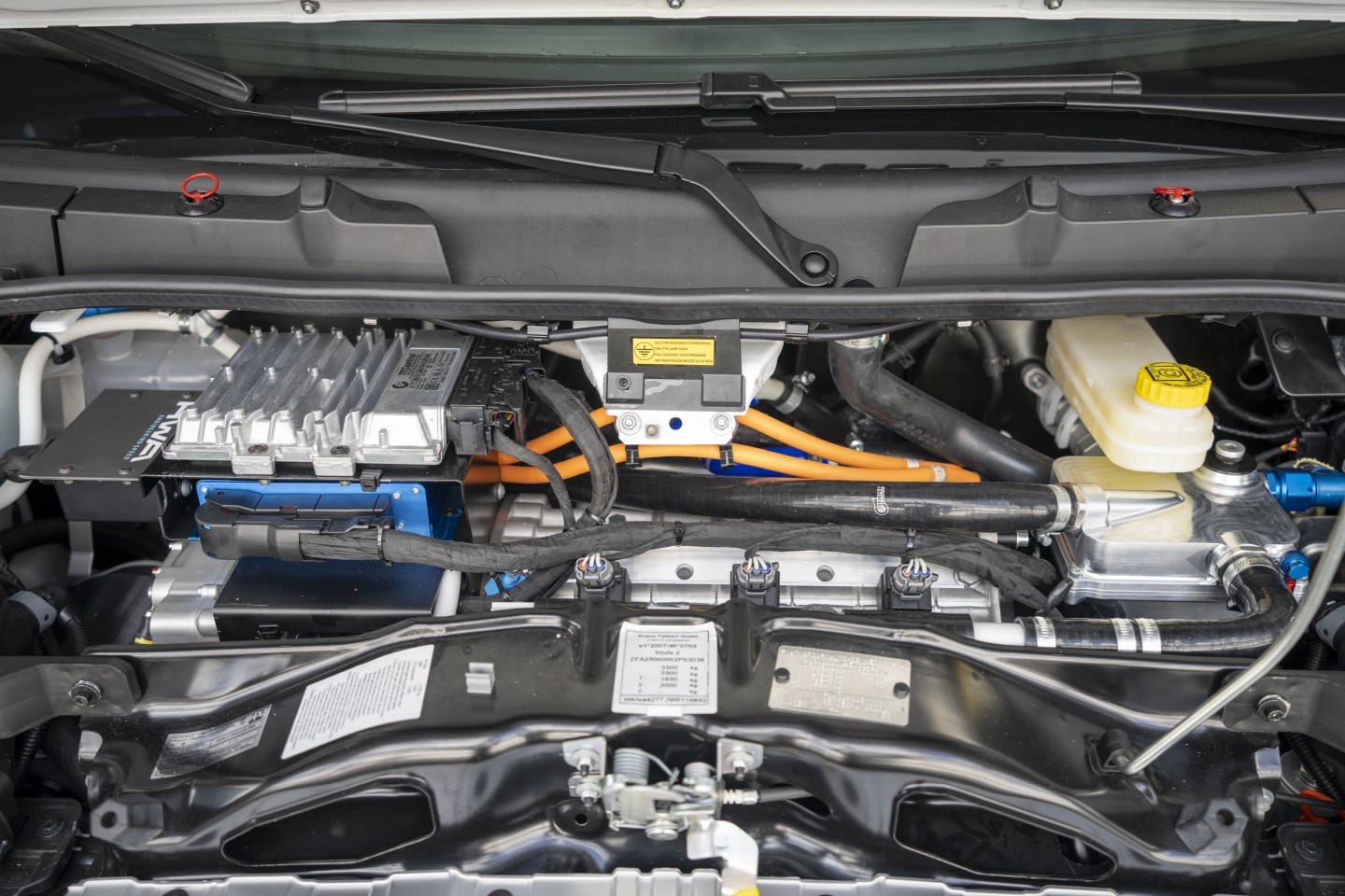 Knaus and HWA replaced the diesel engine and gearbox with an electric drive