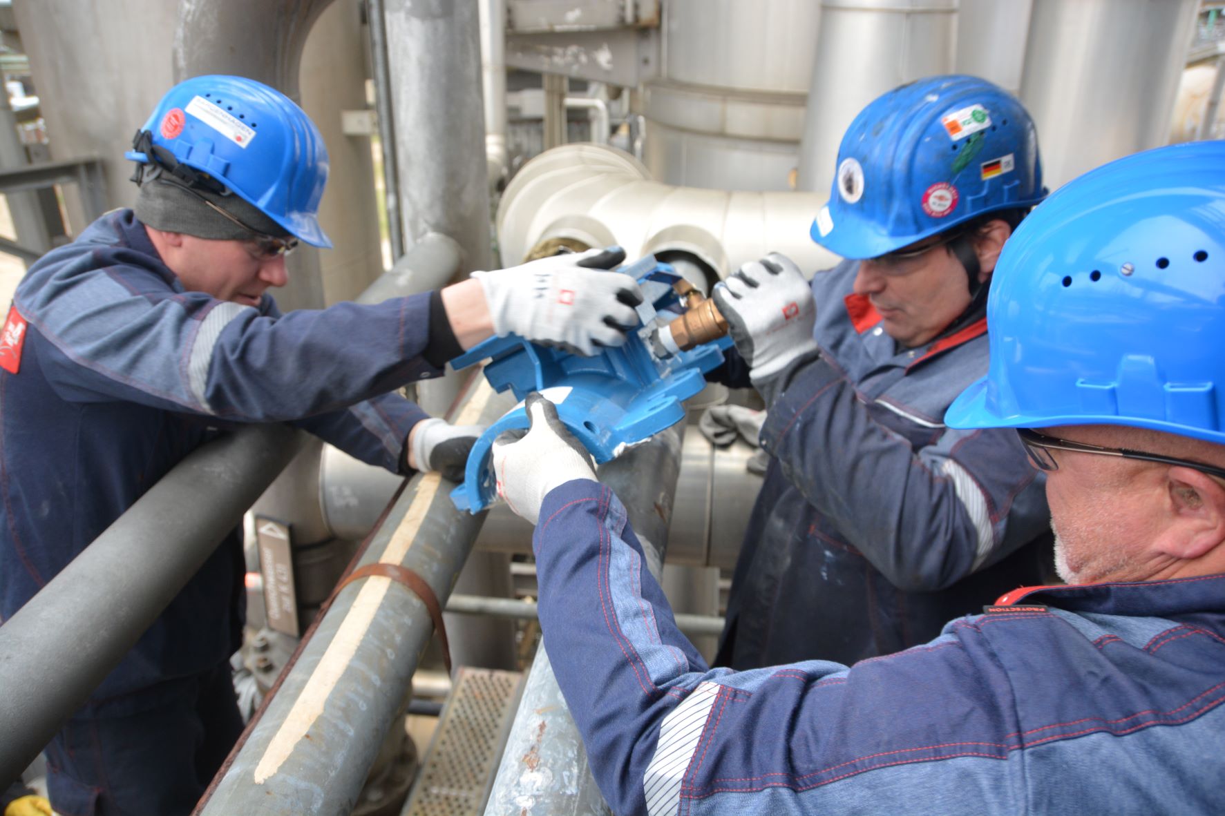 Global Training Program Builds Network of Certified Insertion Valve Installers Around the World