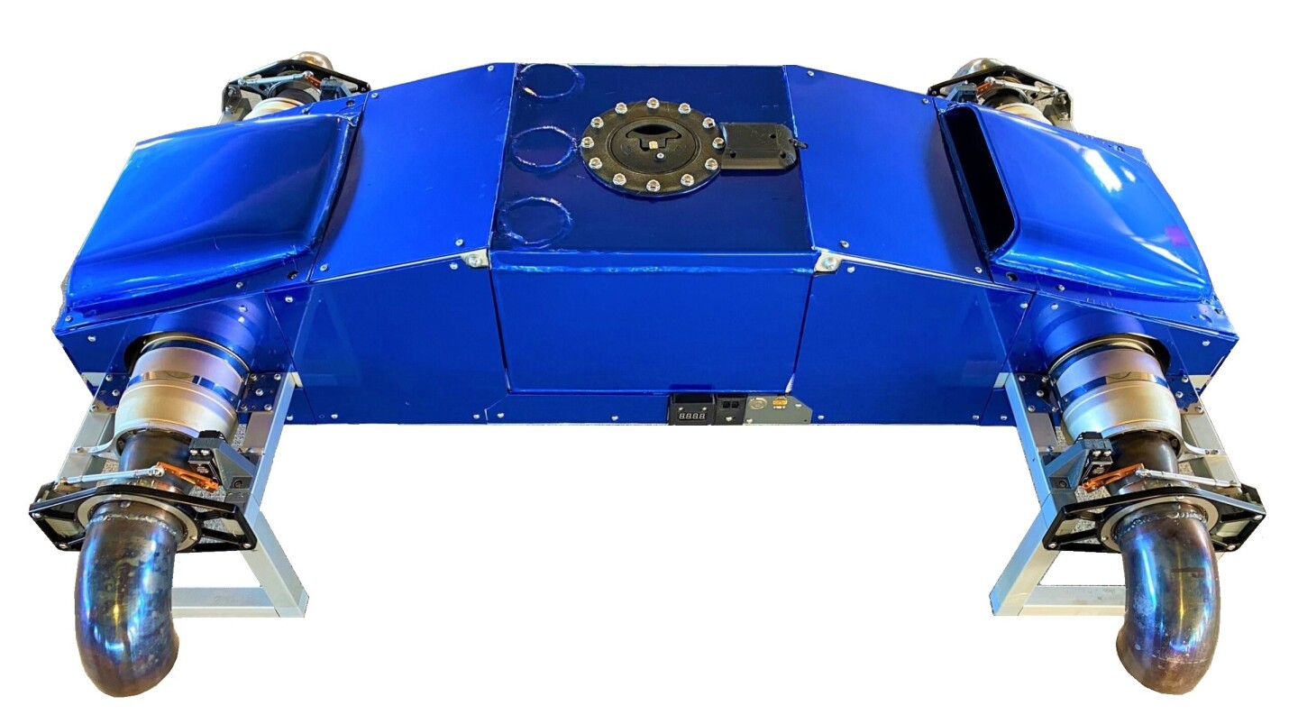The AB6 JetQuad weighs 24 kg, not counting a full tank of fuel