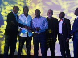 L- R: Ibrahim Mohammed, Director, Business Development for Africa; Michael Simeon, Co-founder/CEO), Geoffrey Weli-Wosu, Co-founder/Director, marketing, legal and compliance; Daniel Steeves, Board Advisor; and Ogunlade Oluwole, Head, Digital Media all of VoguePay Limited with Mr. William Mathew Tevie, Director General, National Communication Authority of Ghana during the presentation of the ‘Best Emerging Online Payment Platform in Africa’ award to Voguepay.com at the African Information Technology and Telecom Awards (AITTA) 2016 held in Accra, Ghana at the weekend.