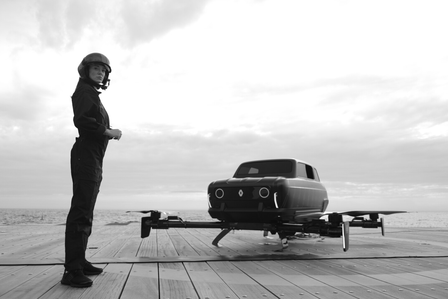 Renault reckons that the Air4 concept can rise to a height of 700 m, and has a top speed of 26 meters per second