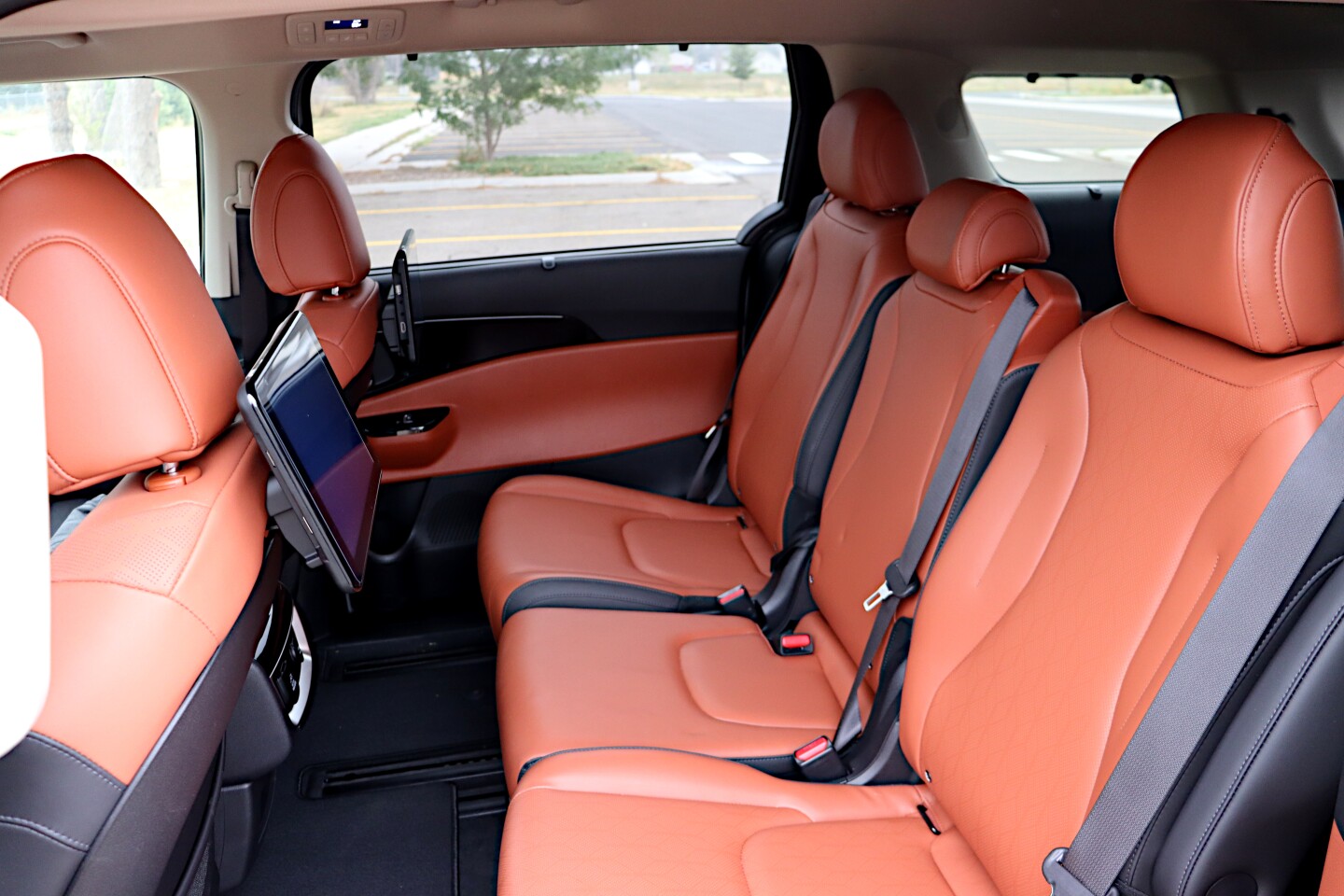 A second-row middle seat is standard in most models of the 2022 Kia Carnival, providing seating for eight in all