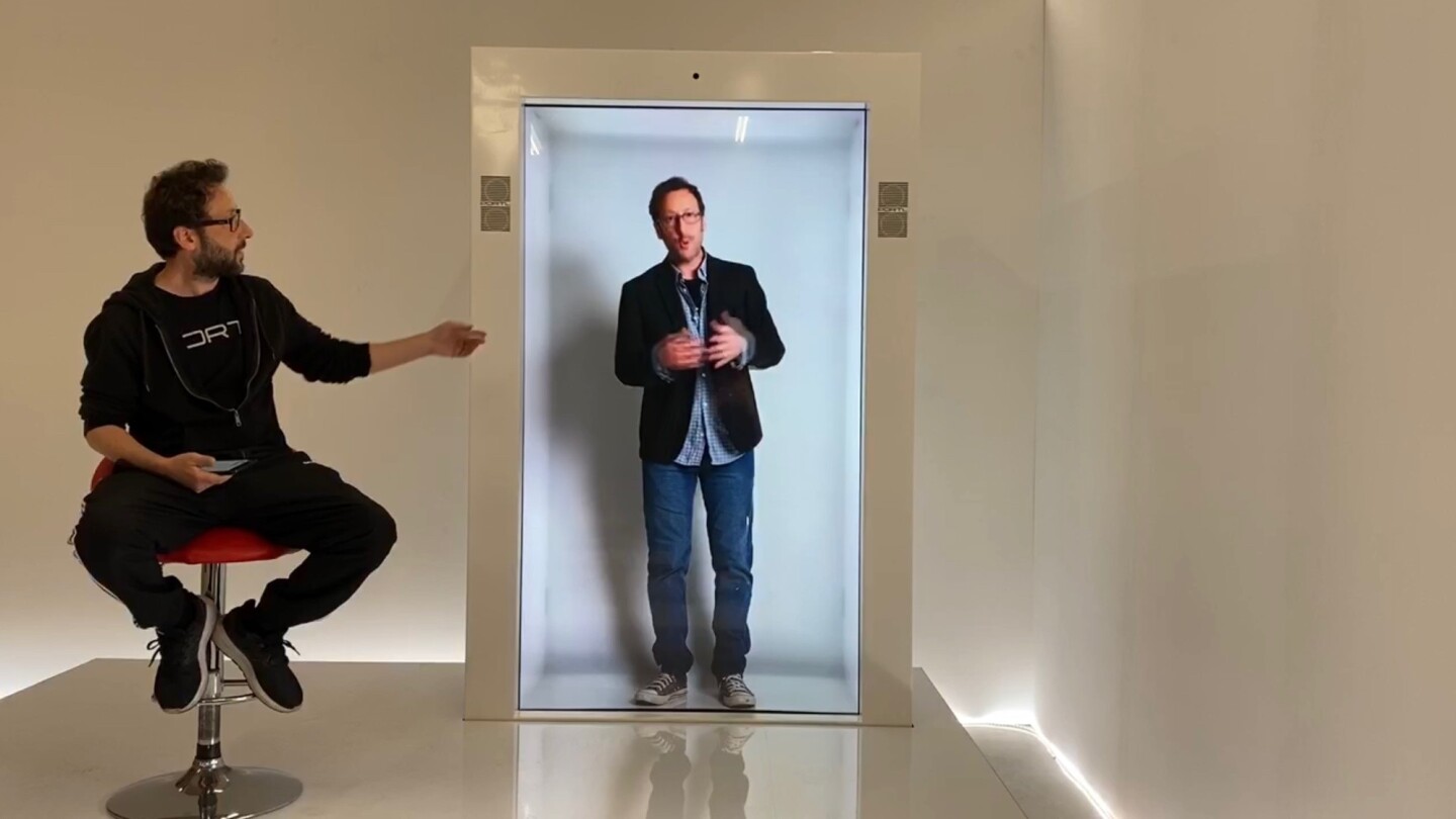 Portl founder David Nussbaum in real and hologram form thanks to the Epic hologram projection machine