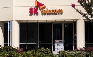 SKT profit drops