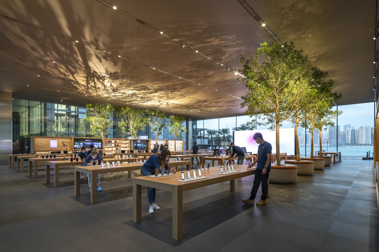 Apple Al Maryah Island's overall decor will be familiar to those who have visited other Apple Stores