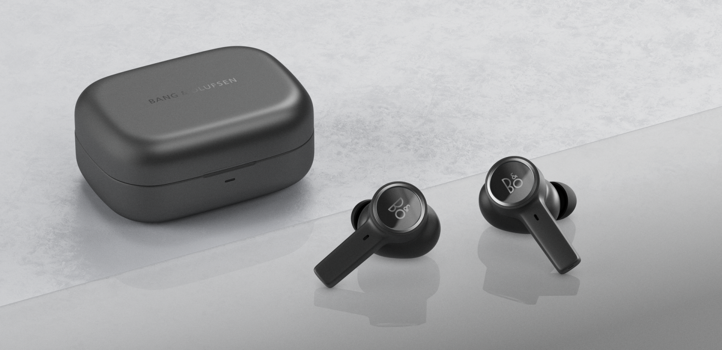 The Beoplay EX earphones come with a brushed aluminum charging case