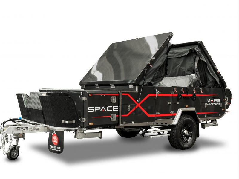 Instead of the manual lifting of other dual-fold trailers, Mars automates things with electric-folding lids