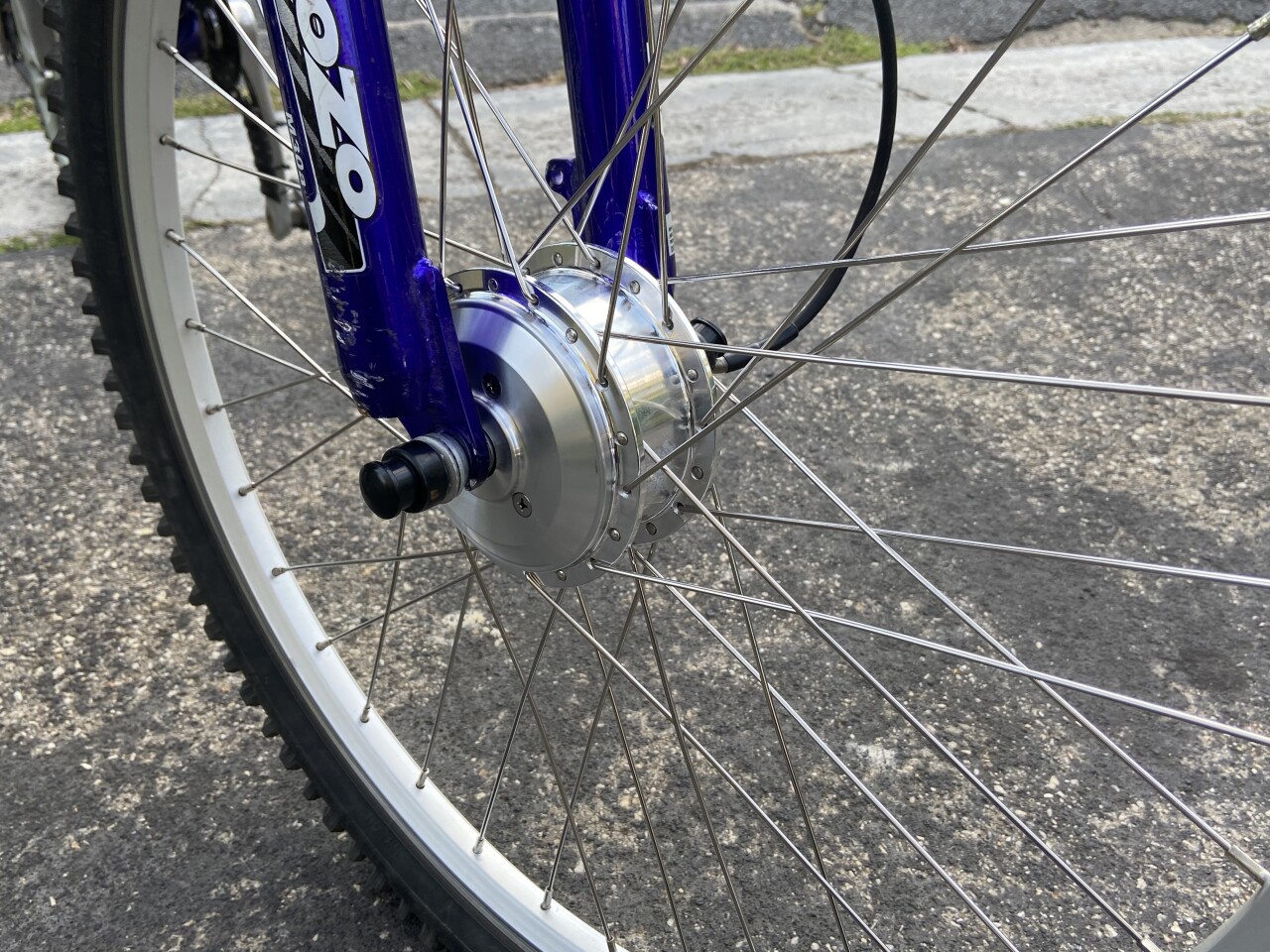 The 250-W hub motor only adds around 1.5 kg in weight