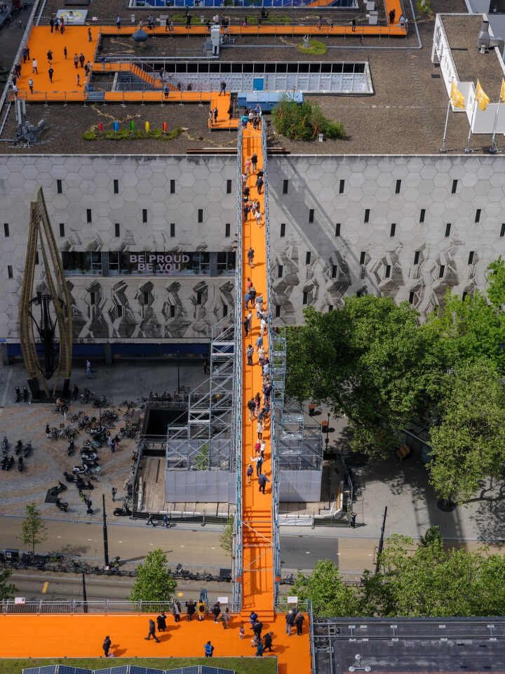 The Rotterdam Rooftop Walk is a temporary installation that's supported in place using scaffolding