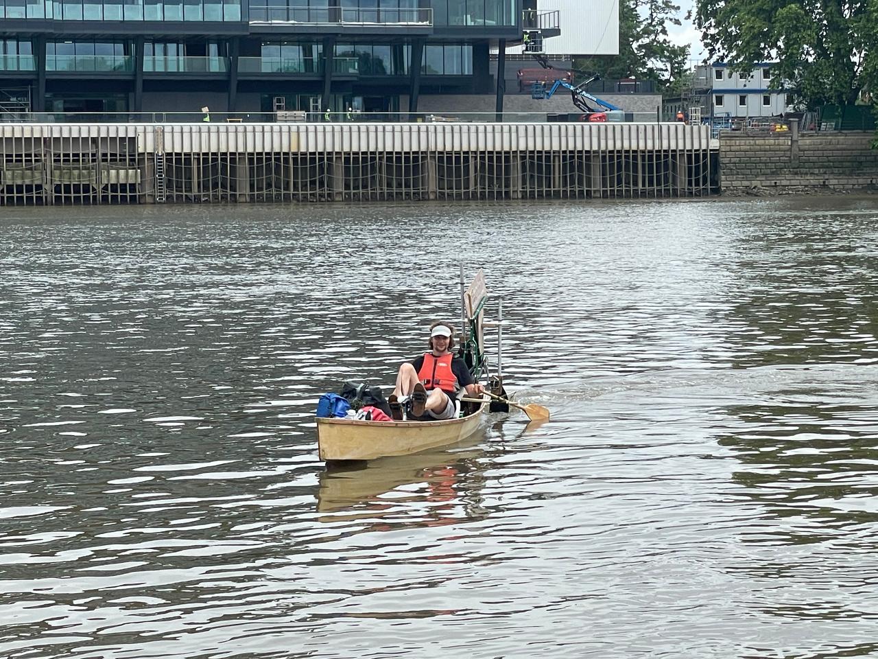 Like other pedal-powered boats, the Jamima Paddleduck lets the user rest their arms – although the arms can be used to paddle while pedalling, for extra power