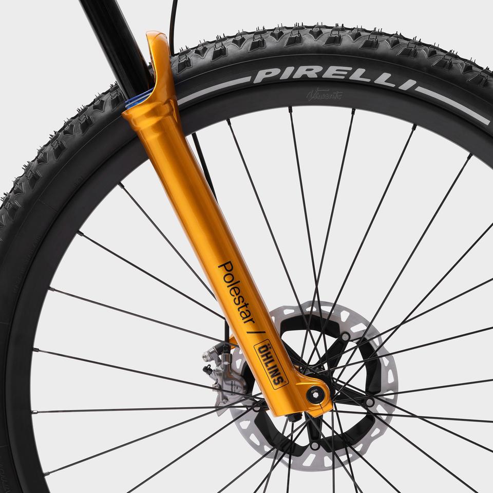 Special golden Öhlins dampers maintain rider comfort on the Allebike Alpha Polestar edition mountain bike