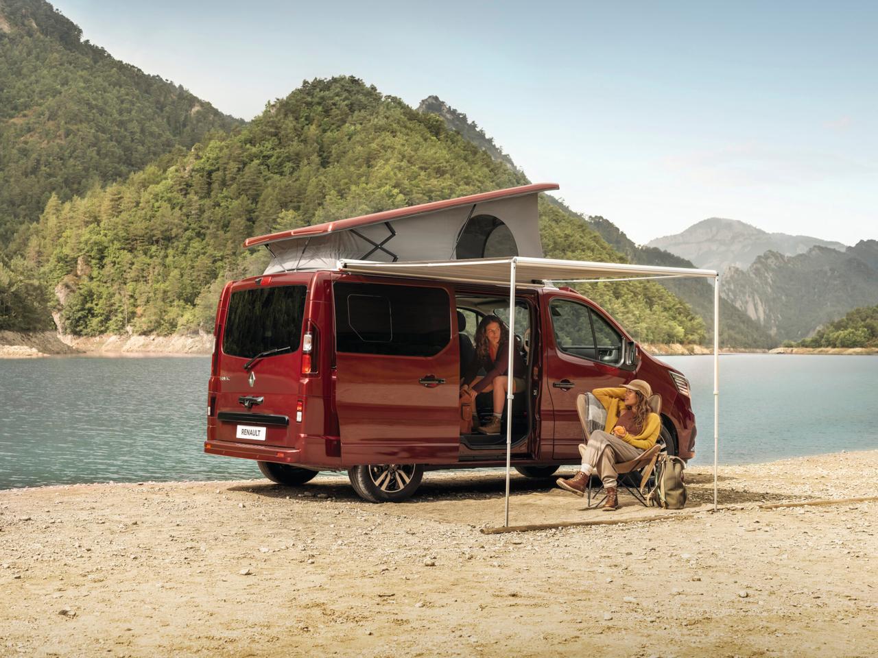 The Renault SpaceNomad includes a retractable awning