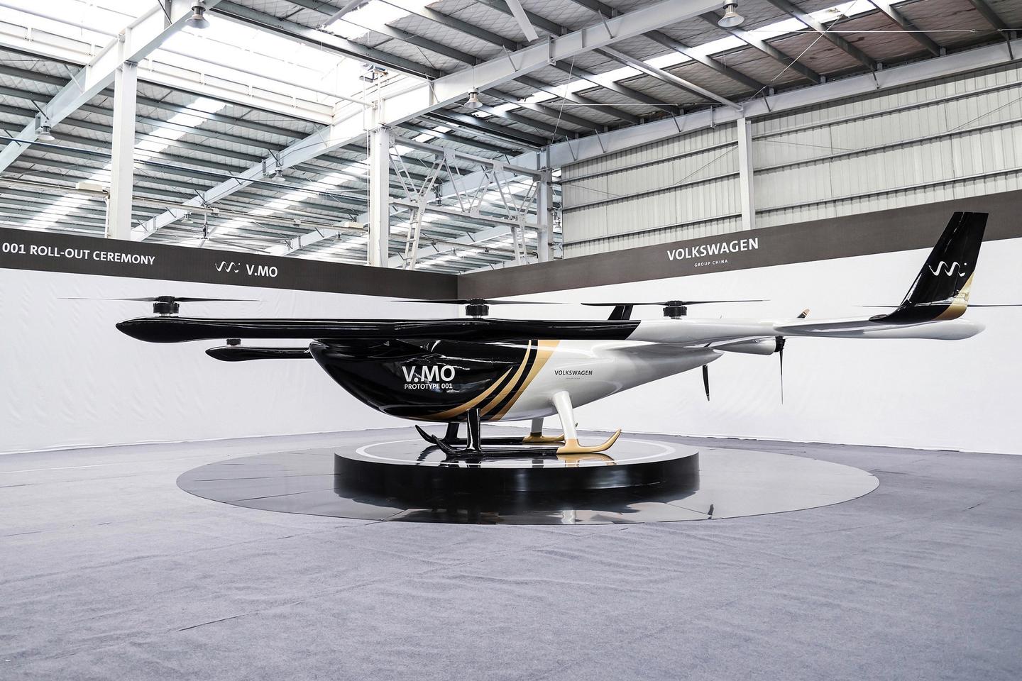 The final version of the V.MO should have an all-electric range of up to 200 km (124 miles)