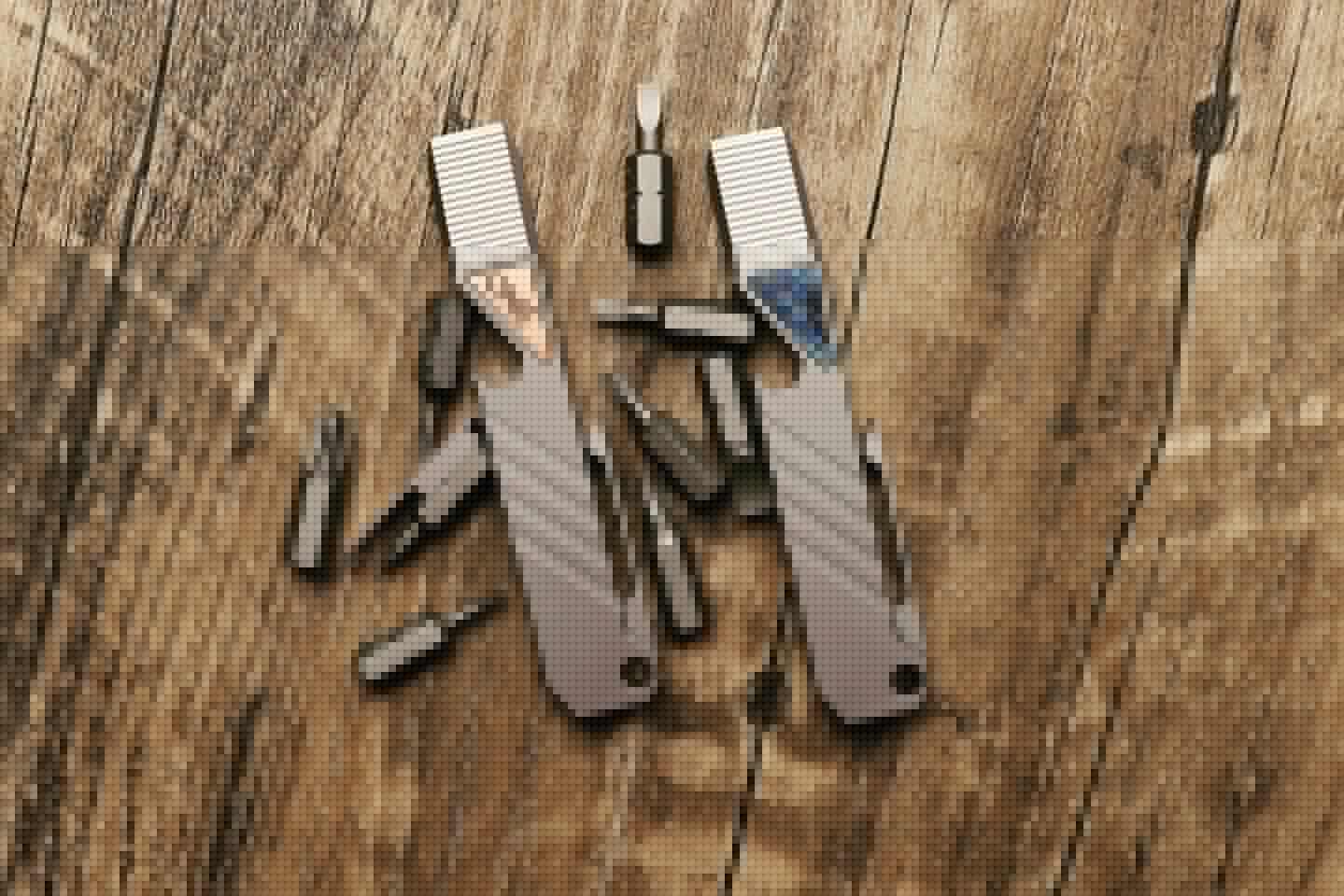 Along with the overall body material, E-one buyers can choose between inlays made of titanium, copper or Timascus (a Damascus-steel-look titanium alloy)