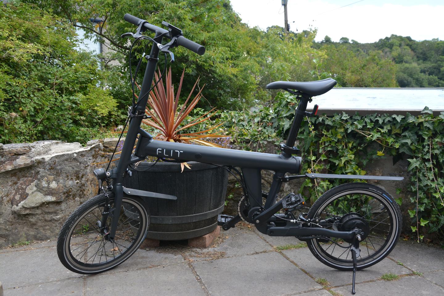 Unlike some other designs, the frame's main tube doesn't fold in two which means it's suitable for hosting the ebike's proprietary battery
