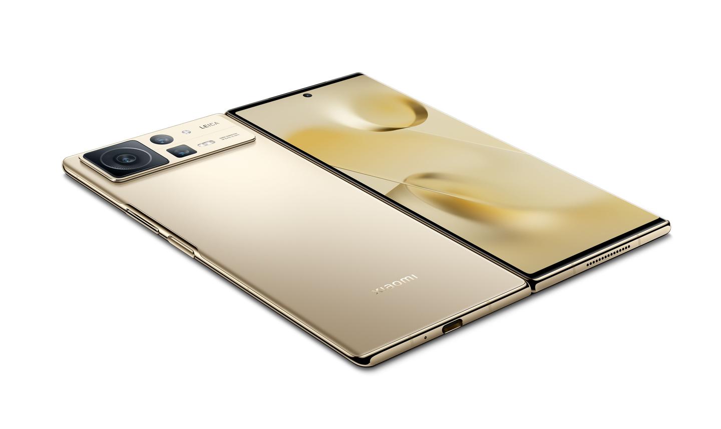 The outer display measures 6.56 diagonal inches, boasts a brightness of 1,000 nits and is topped by Corning Gorilla Glass Victus