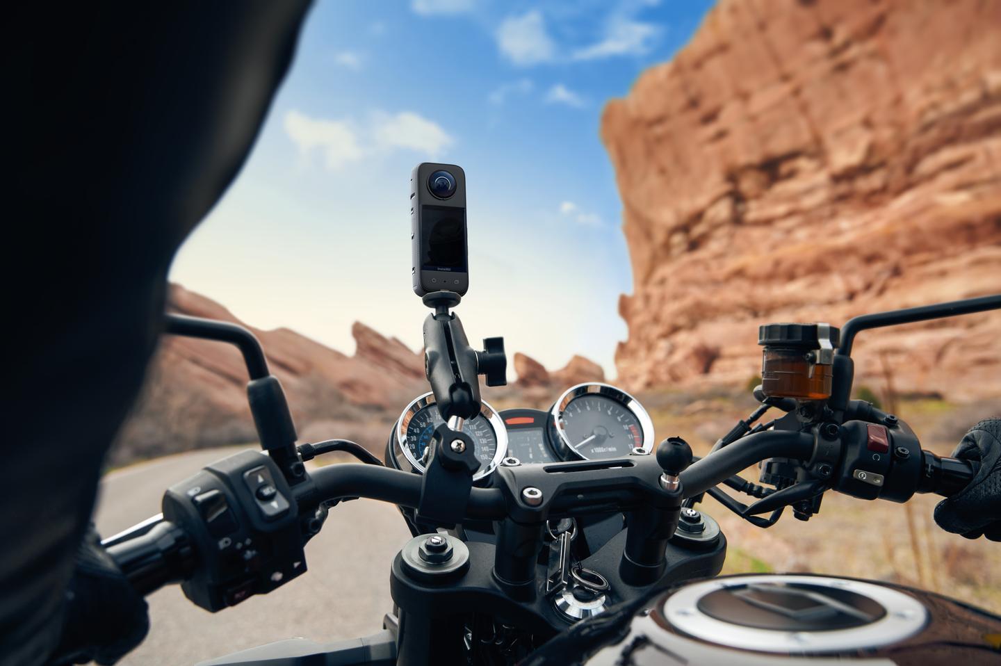 A Loop Recording feature only saves that last few minutes of footage, allowing the X3 to serve as a dashcam