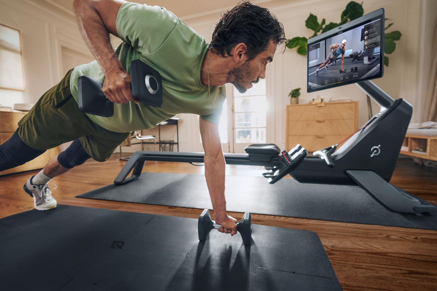 The FHD display can rotate by 45 degrees so users can undertake non-rowing workouts to the side