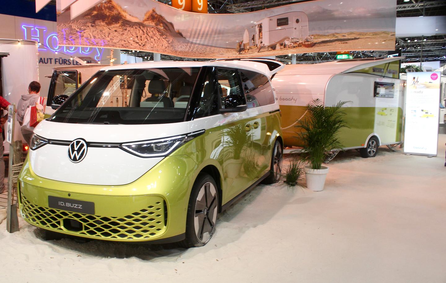 Heavy caravans don't work well with the limited ranges of electric vehicles, so companies like Hobby are exploring lighter alternatives