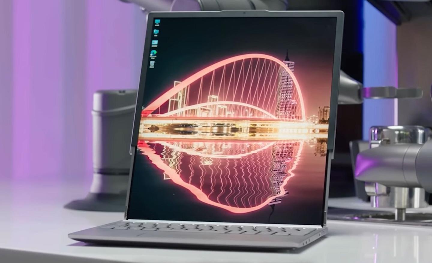 Once rolled out fully, users are treated to a double-height screen that could be useful for multitasking or split-view working without needing to cable up an external monitor