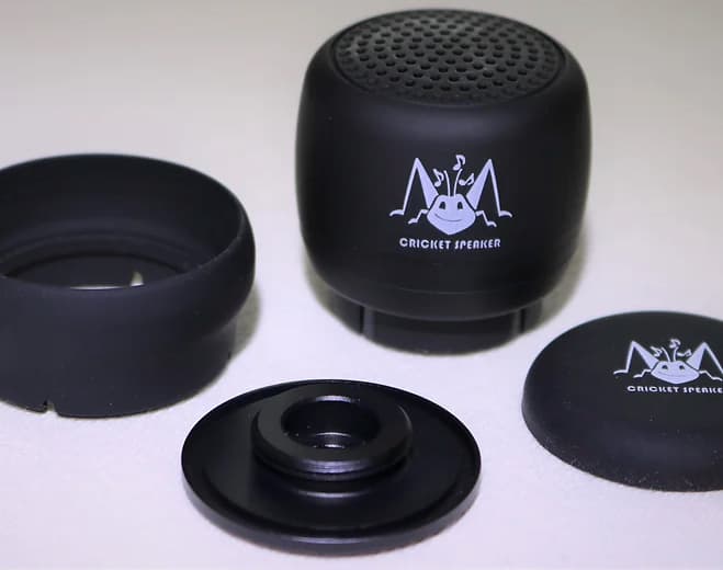 The Cricket comes with a custom stem cap, a removable water-resistant skirt, and a cover that can be put on the steerer tube when the speaker isn't in place