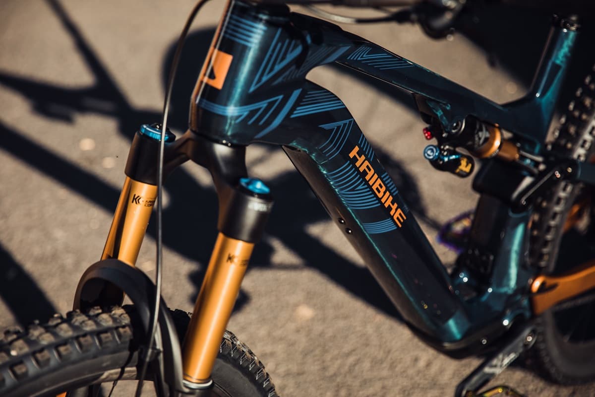 The Fox Float Factory 36 fork provides 140 mm of suspension travel