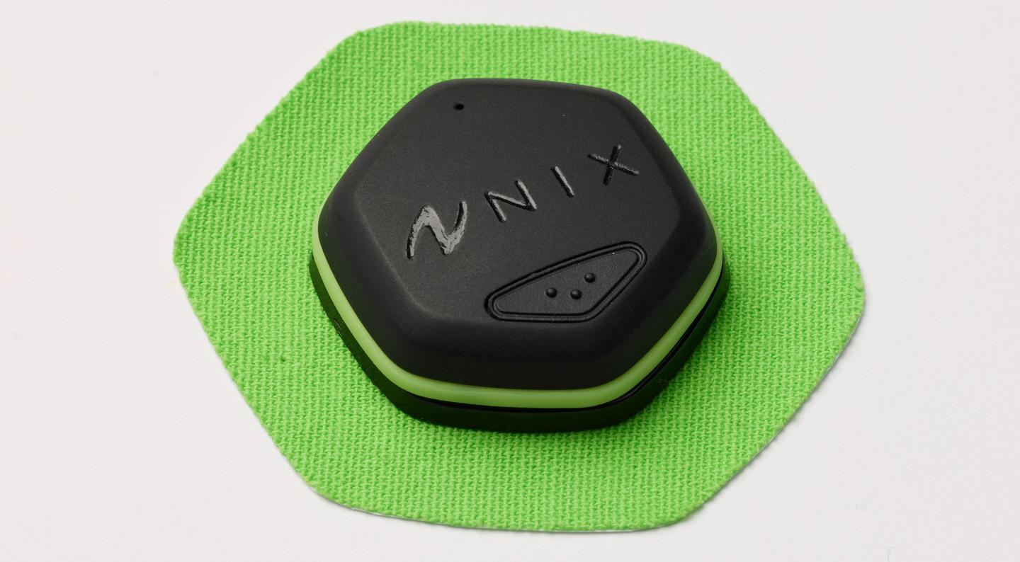 The Nix patch (green) wicks in skin-surface sweat via microfluidic channels – the Pod (black) analyzes the sweat and transmits the data to a paired mobile device