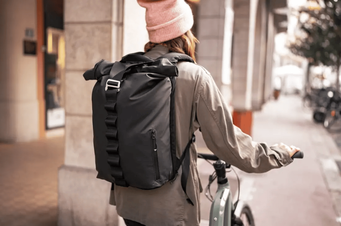 Protective gear is of little use if it proves too heavy, awkward or unfashionable to wear regularly, so In & Motion looks to integrate its airbag tech into a useful, unassuming commuter pack