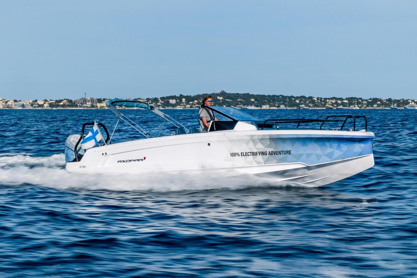 One of the first boats to feature the Evoy Storm outboard, the Axopar 25 prototype also appeared at Cannes