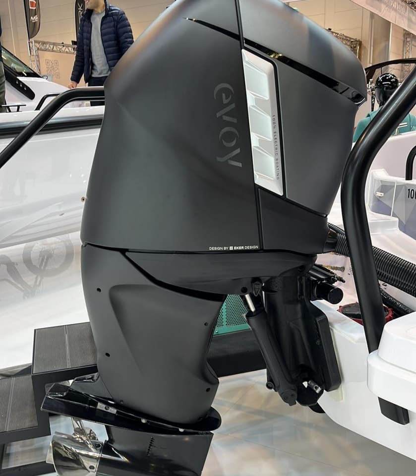 Evoy Storm 300+ at the 2023 Düsseldorf Boat Show