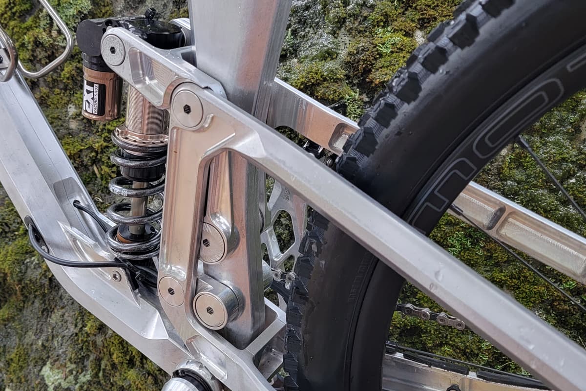 A close look at the Psalm 150's rear suspension linkage