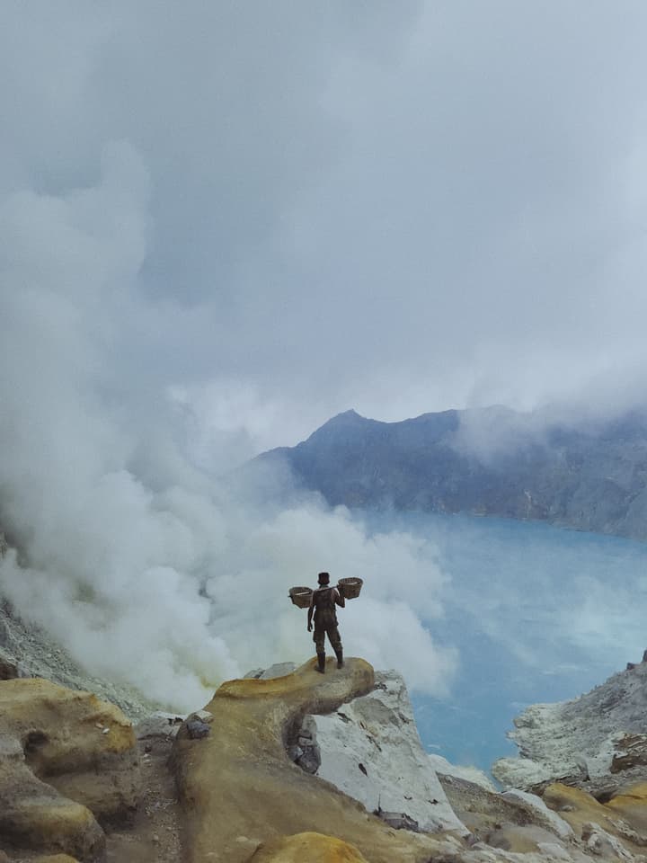Miners of Ijan Volcano – first place, travel/transportation