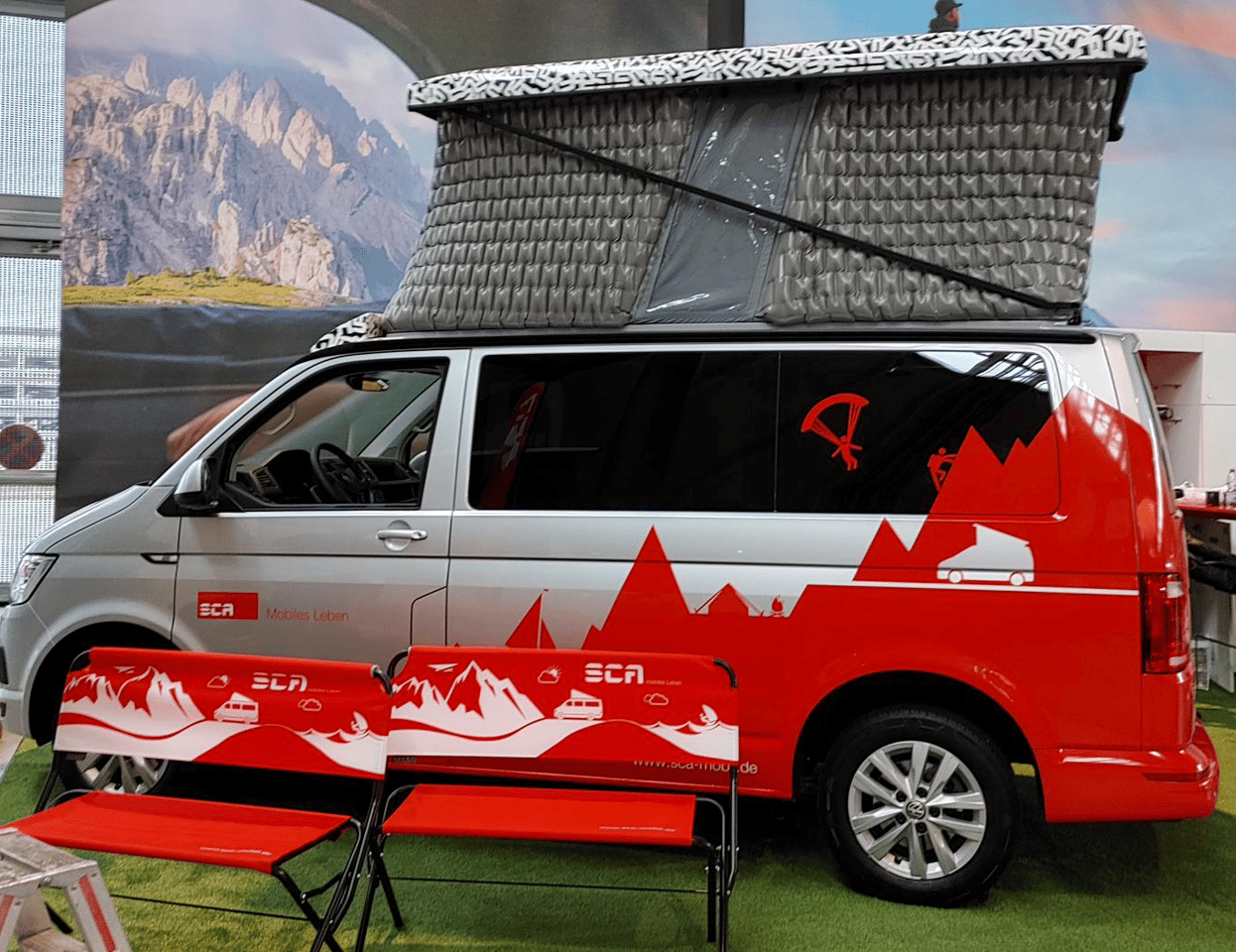 X-Gloo and SCA grab some attention with their vibrant Volkswagen T6 topped with an high-rising inflatable roof
