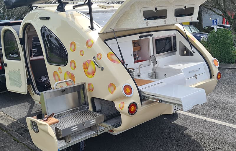 With the available plumbed-in BBQ, dual-burner stove and microwave, the tiny little Bubble trailer offers big-time cooking power