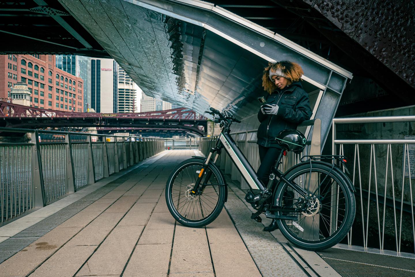 The Flluid-3 features a handlebar display for on-ride ebike data, and can also connect to a smartphone running a mobile app for remote unlock, anti-theft measures and ride history