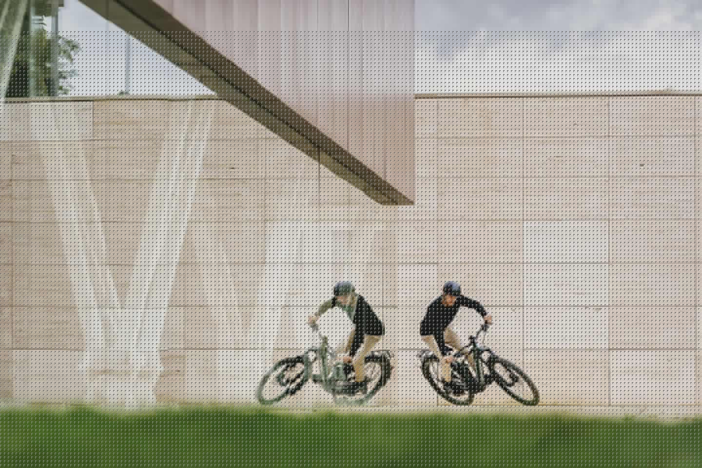 The Chaser X series ebikes are powered by a Bosch Performance Line CX G$ mid-drive motor and either a 625-Wh or 750-Wh Powertube battery